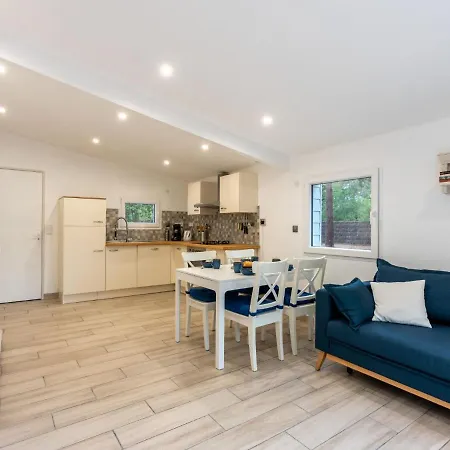 Chalet Etoile De By Interhome Lacanau